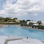 Cala Ponte, A Tribute Portfolio 5*