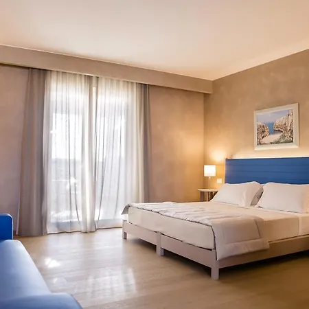 Cala Ponte 4* Полиньяно-а-Маре