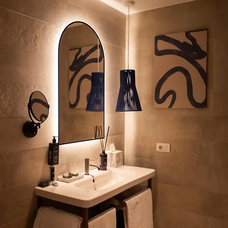 Cala Ponte, A Tribute Portfolio 5*