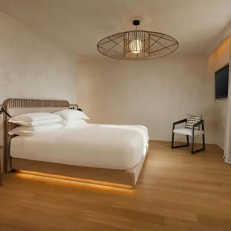 Cala Ponte, A Tribute Portfolio 5*