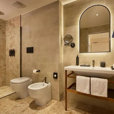 Cala Ponte, A Tribute Portfolio 5*