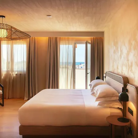 Cala Ponte, A Tribute Portfolio 5*
